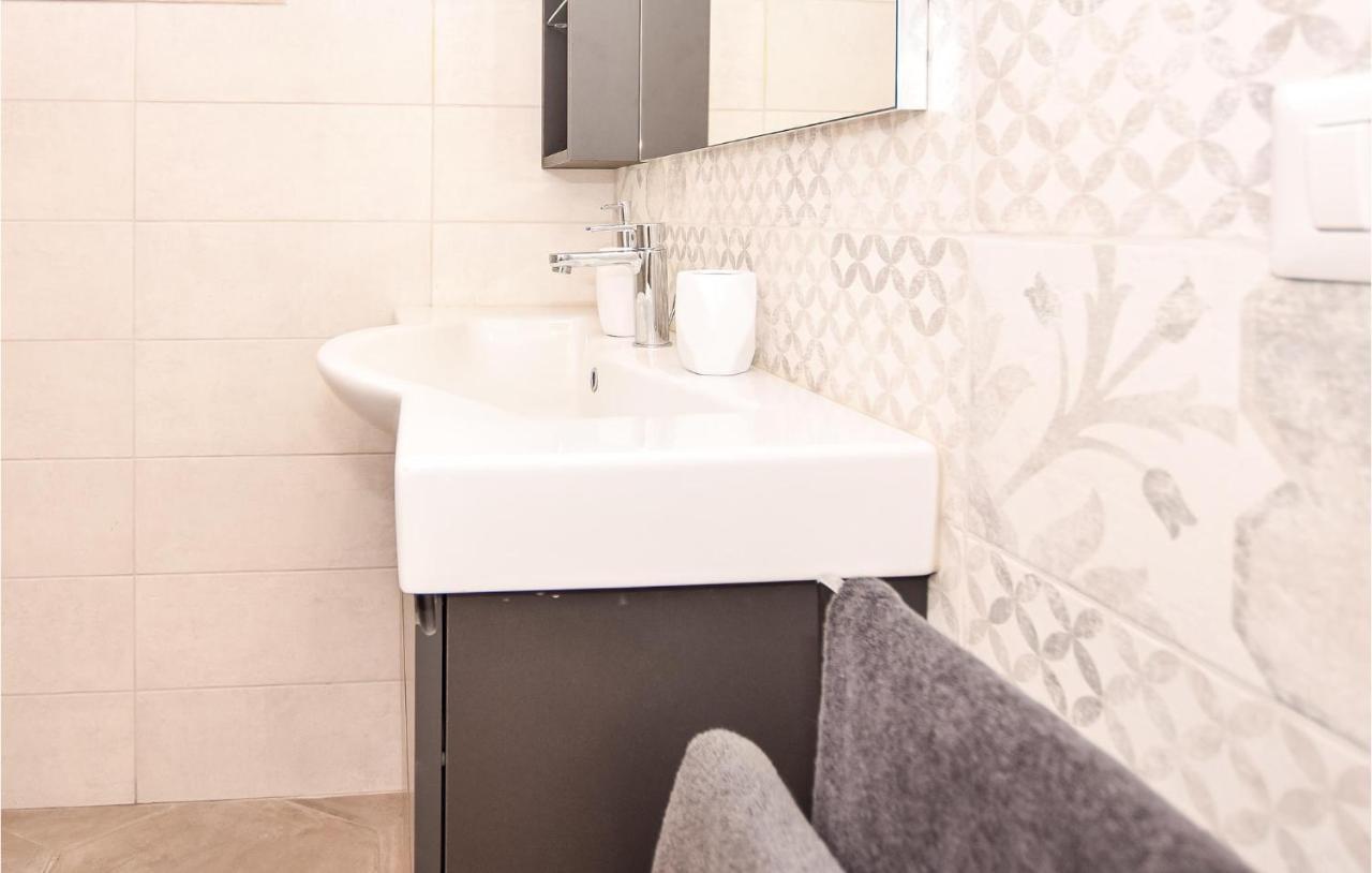 Cozy Home In Anguillara Sabazia With Kitchenette Екстериор снимка