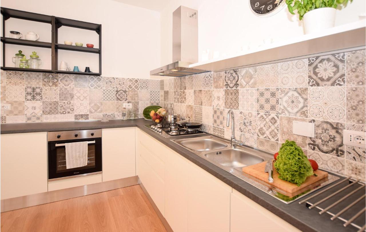 Cozy Home In Anguillara Sabazia With Kitchenette Екстериор снимка