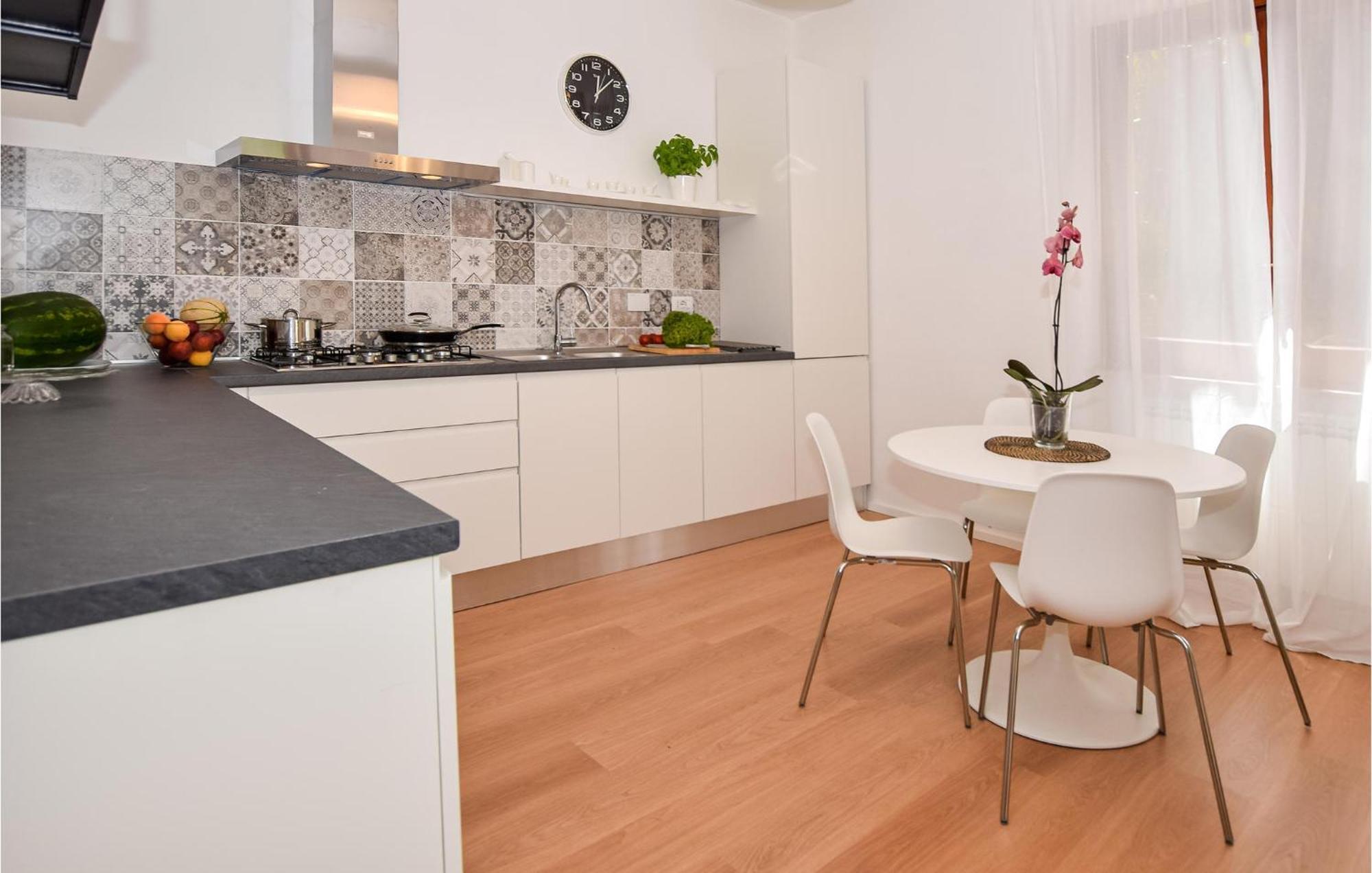 Cozy Home In Anguillara Sabazia With Kitchenette Екстериор снимка